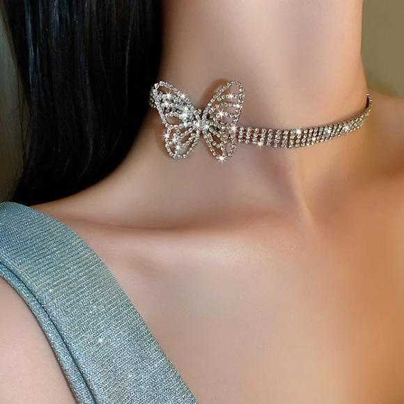 🌟 Rhinestone Butterfly 🦋 Platinum Plated Choker 14K Gold - Picture 3 of 4